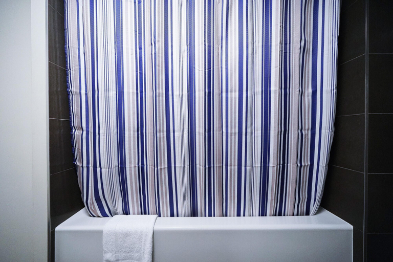 Bathroom 5, Modern Downtown Suites Near CN Tower, Toronto