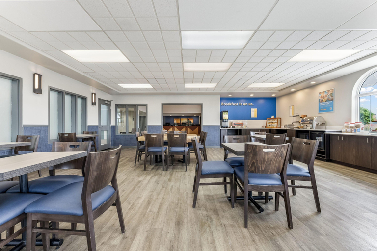 Food & Drinks 5, Days Inn & Suites by Wyndham Thunder Bay, Thunder Bay