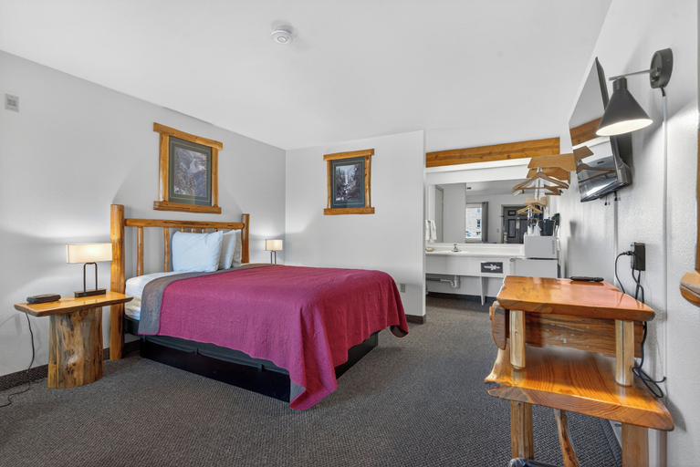 Bedroom 2, The Ponderosa Motel, Wallowa