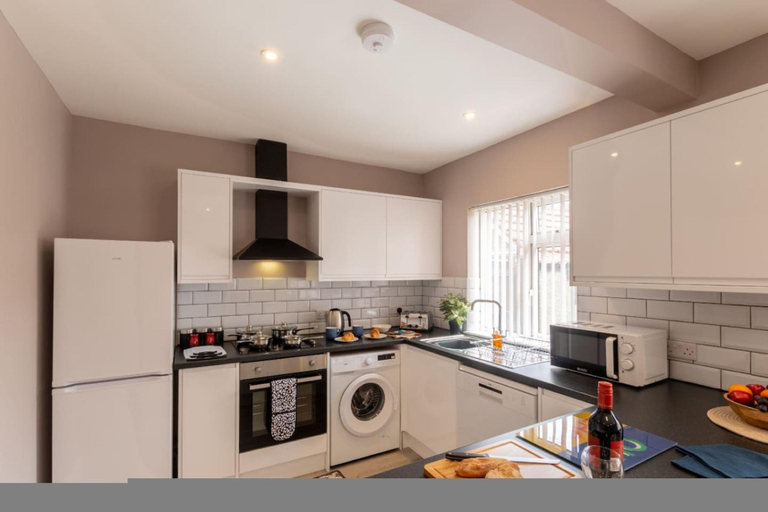 4, Buckingham House | Modern Coastal 3BR Stay, Lancashire
