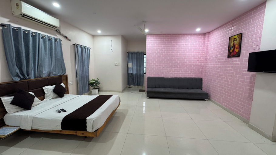 Room 4, Hotel West24, Nagpur