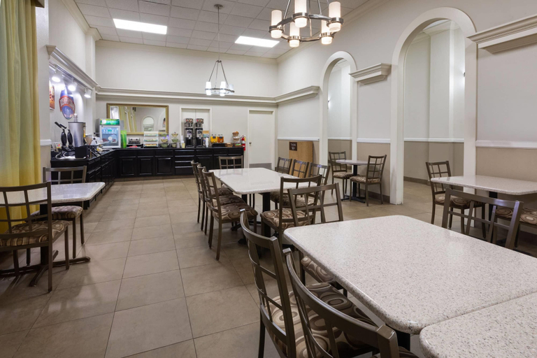 Food & Drinks 5, Baymont by Wyndham Festus, Jefferson