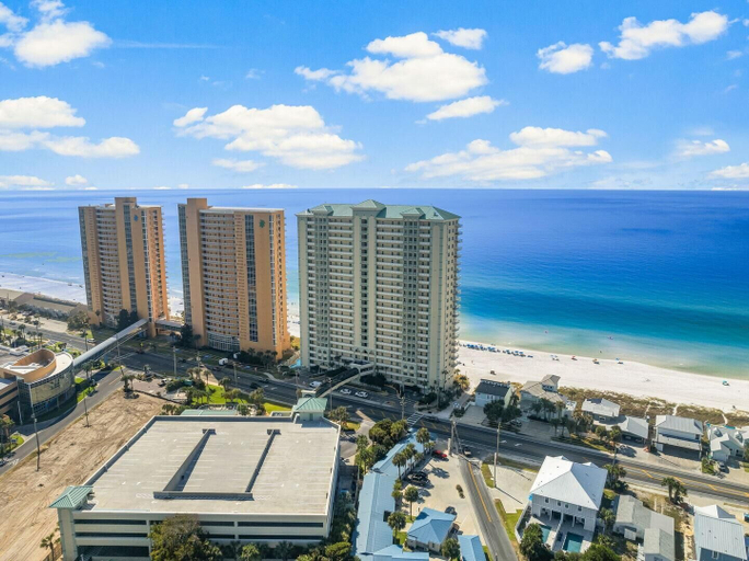 Exterior 4, Celadon 407, Bay