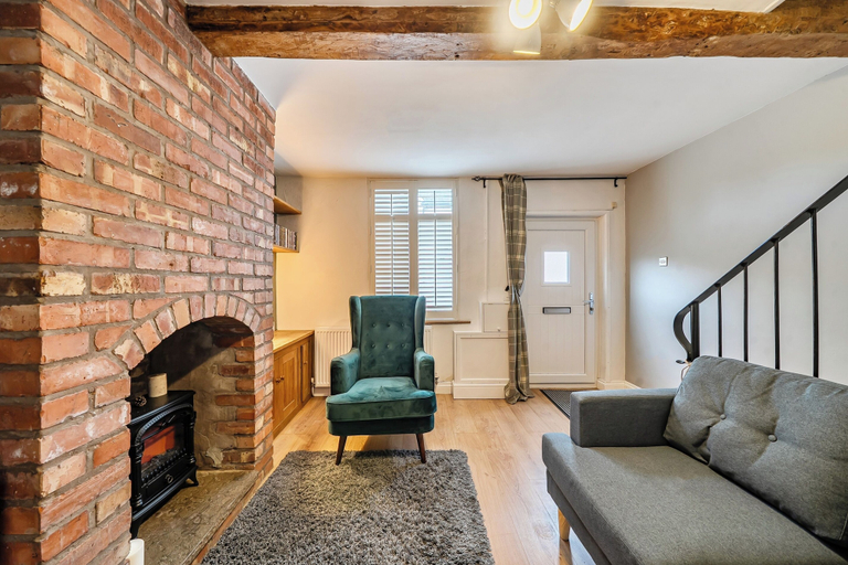 Living area 2, Quaint Cottage in Charming Evesham, Worcestershire