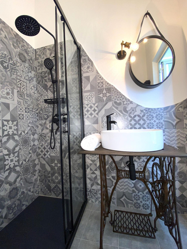 Bathroom 5, Canduleri, Nuoro