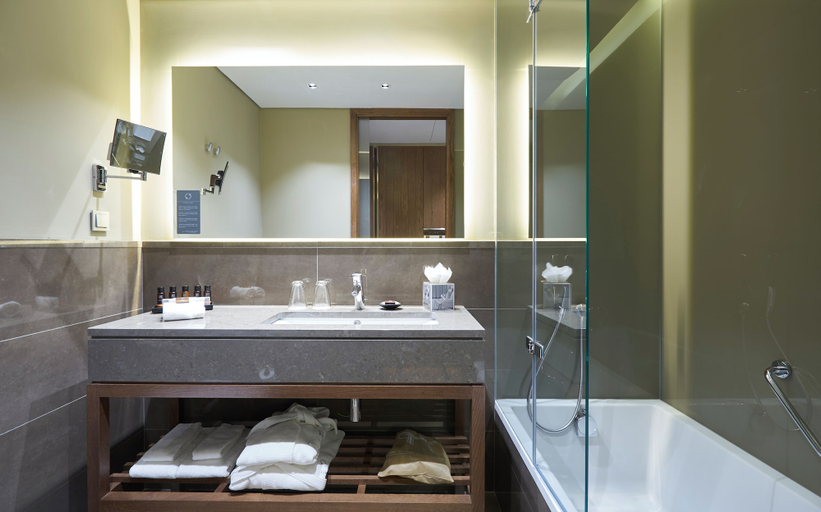 Bathroom 5, PortoBay Liberdade, Lisbon