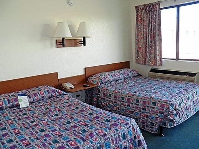 Bedroom 3, Rodeway Inn Fort Smith I-40, Sebastian