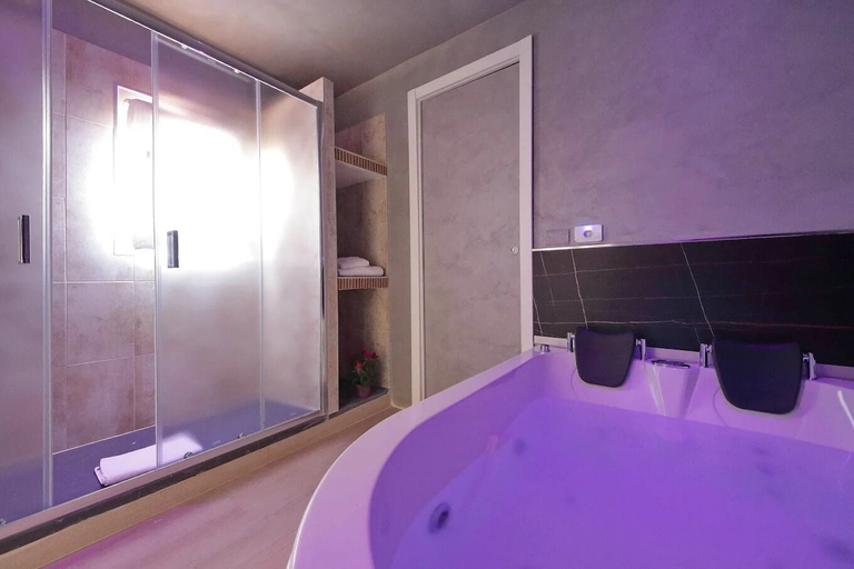 Bathroom 5, Termini Jacuzzi Suite, Rome
