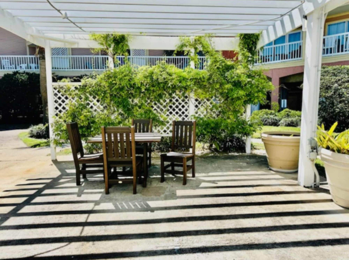 Outdoor dining, Seawall Serenity - Amenities, Galveston