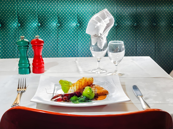 Food & Drinks 5, Hotel De France, Analamanga