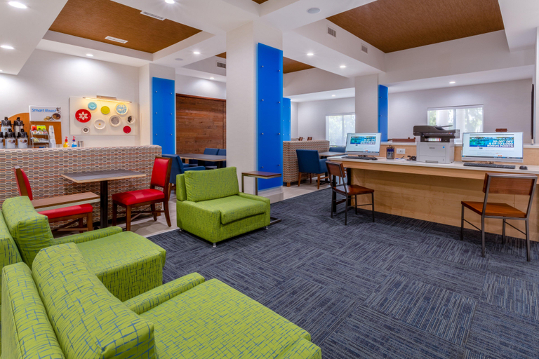 Public Area, Holiday Inn Express & Suites CHARLOTTE- ARROWOOD by IHG, Mecklenburg