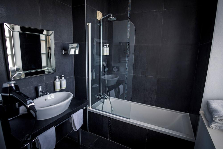 Bathroom 4, Hotel Philippe le Bon, Côte-d'Or