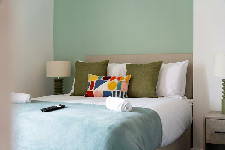 Room 4, 4BR in Hill Top House With Free Parking and Wifi, Durham