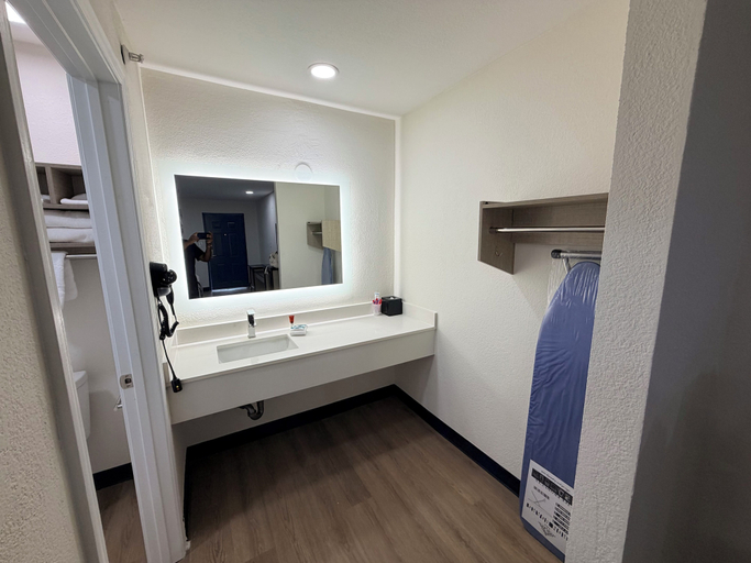 Bathroom 4, Springplace Inn & Suites, Shelby