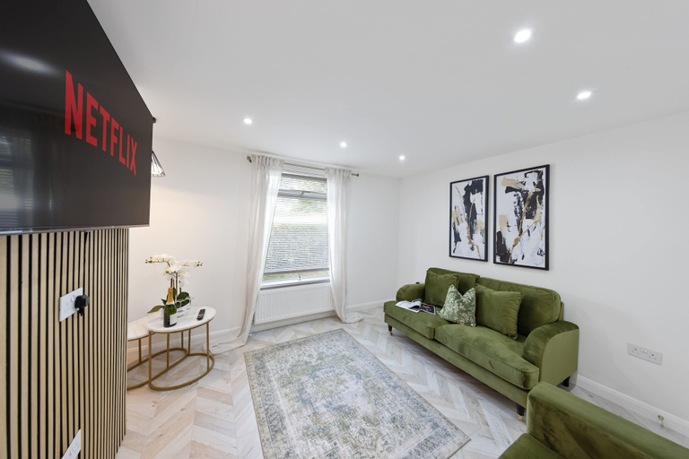 Room 2, Stylish Home Near Chelsfield Station Free Wifi, London