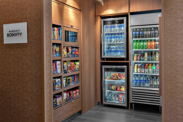 Food & Drinks 5, Fairfield Inn Suites By Marriott Lake Geneva, Walworth