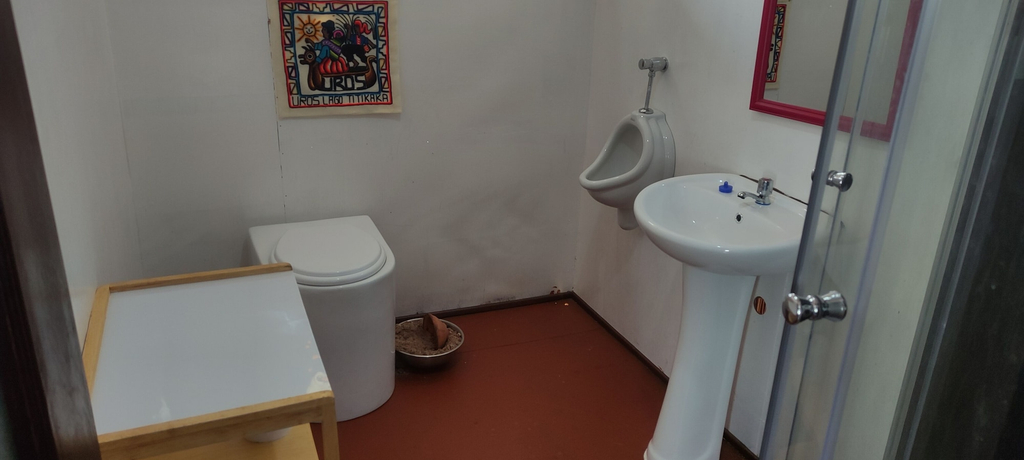 Bathroom, Suma Inti lodge, Lago Titicaca