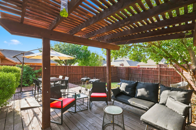 Outdoor dining 3, South Asian Inspired 4B Home, Collin