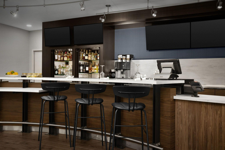 Food & Drinks 5, Courtyard by Marriott Dallas Addison/Quorum Drive, Dallas