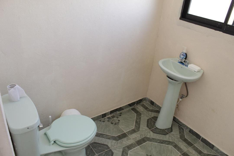 Bathroom, Evasion, Port-au-Prince