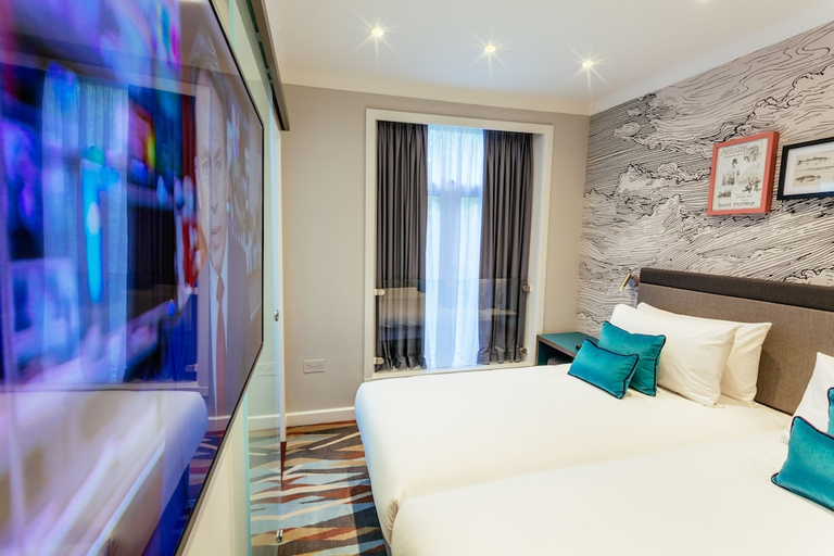 Bedroom 2, Oliver Plaza, London