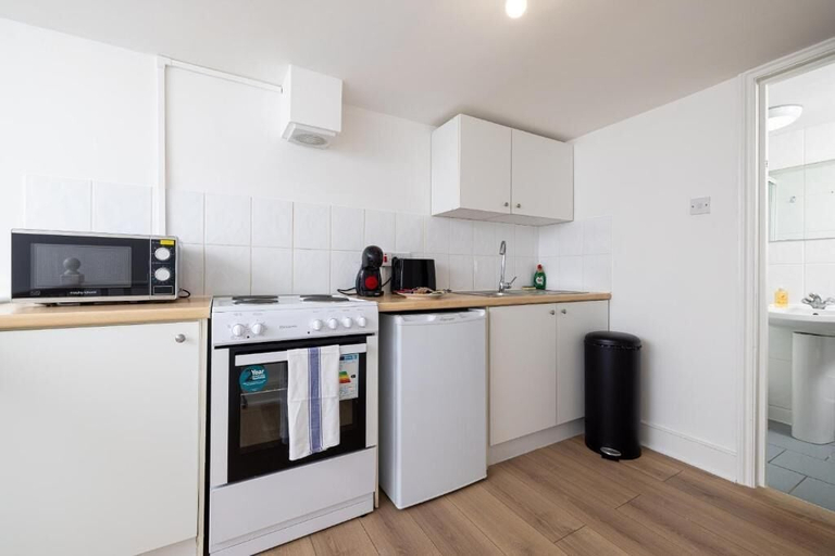 Others 4, Charmstay Swiss Cottage, London
