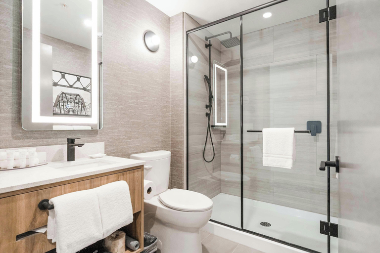 Bathroom 5, Sandman Signature Winnipeg Airport Hotel & Suites, Division No. 11
