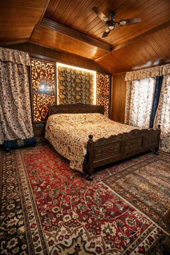Room 5, Iram Heritage houseboat kashmir, Srinagar