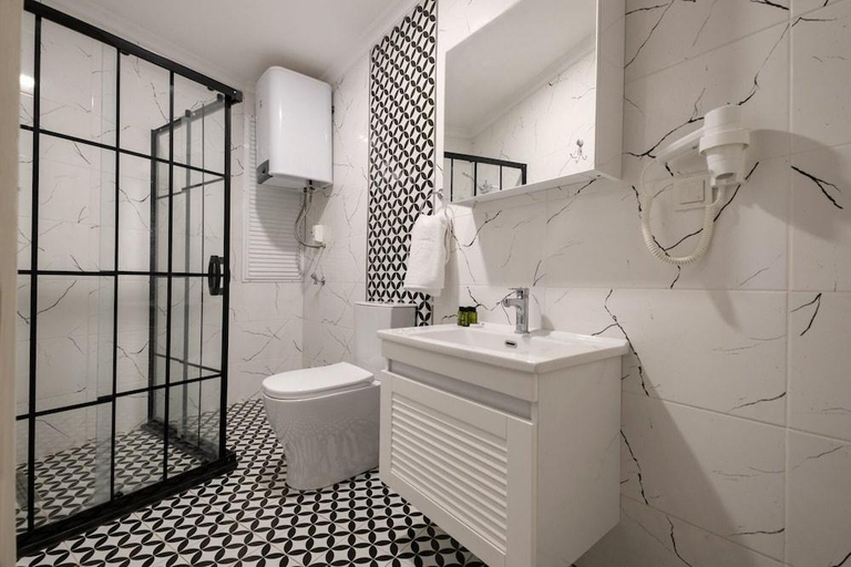 Bathroom 5, Luna's Alacati, Çeşme