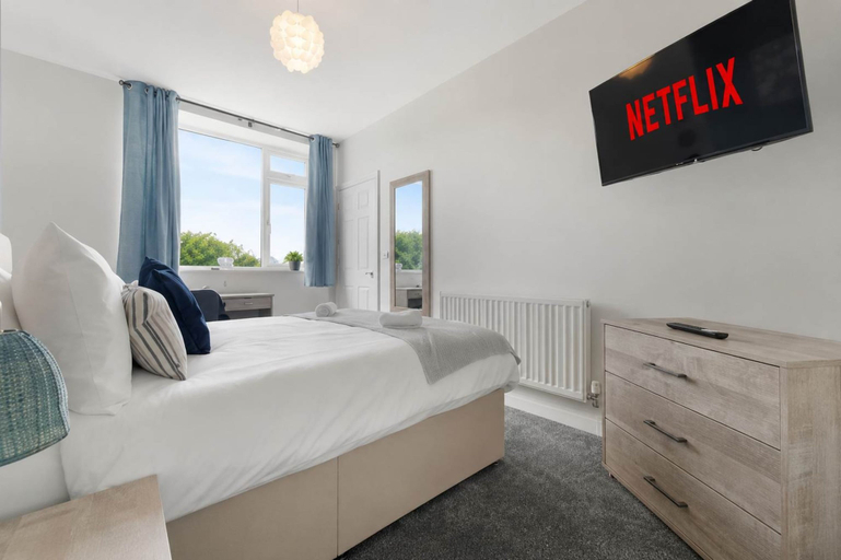 Room 2, 4BR in Hill Top House With Free Parking and Wifi, Durham