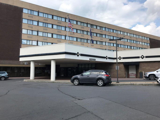 Exterior & Views, Delta Hotels by Marriott Utica, Oneida