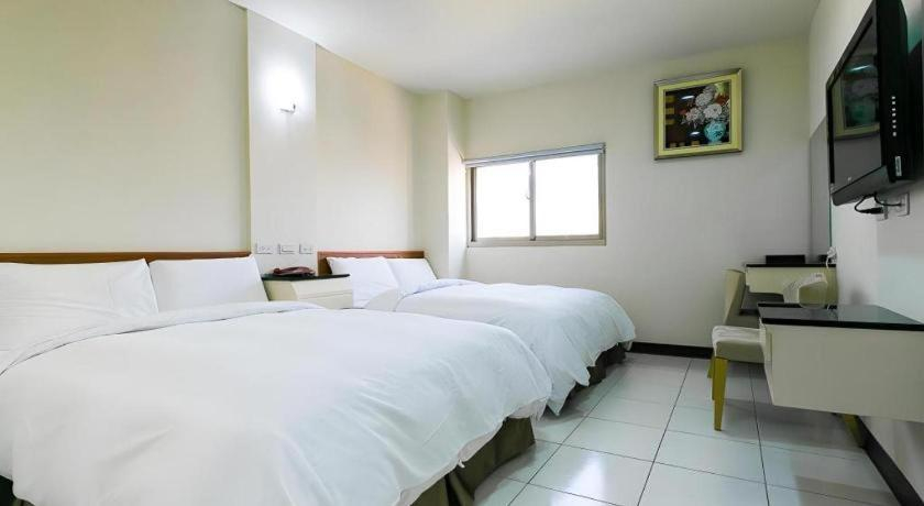 Bedroom 3, E Moon Hotel, Taichung