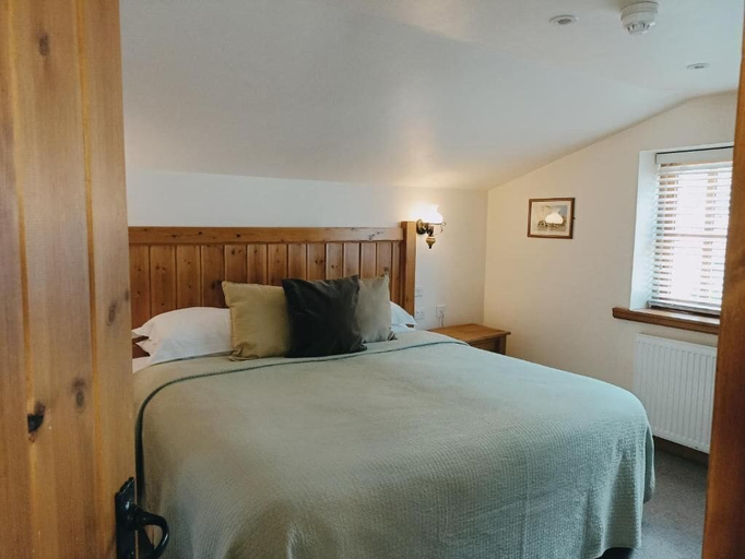 Bedroom 2, Gwaelod Y Garth Inn, Cardiff