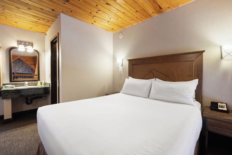 Bedroom 4, Rundlestone Lodge Banff, Division No. 15