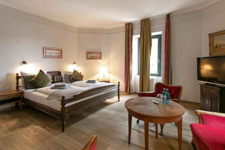 Bedroom 4, Schlosshotel Braunfels, Lahn-Dill-Kreis