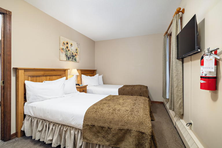 Bedroom 2, Paradise Lodge & Bungalows, Division No. 15