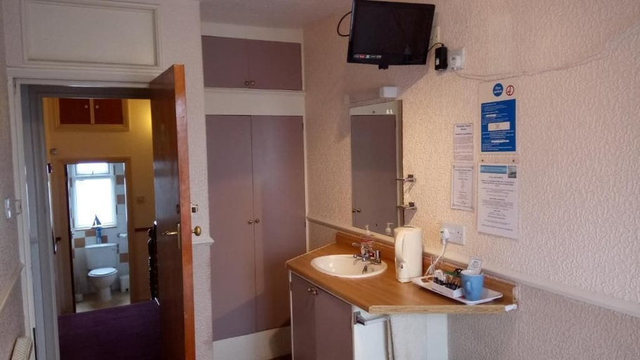 Bathroom 3, Brampton Guest House, Torbay
