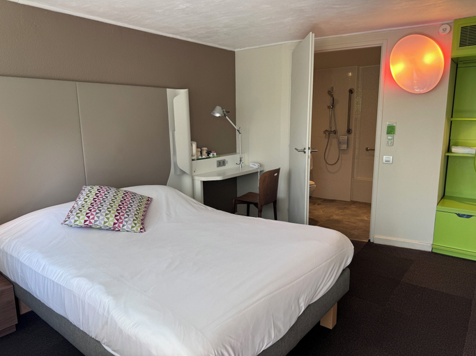 Bedroom 3, Campanile L'Isle d'Abeau - Bourgoin Jallieu, Isère