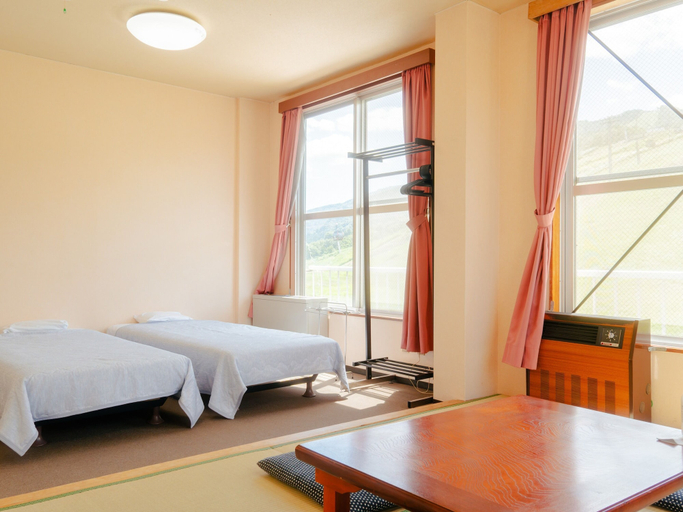 Bedroom 3, ishiuchiskicenter, Minamiuonuma