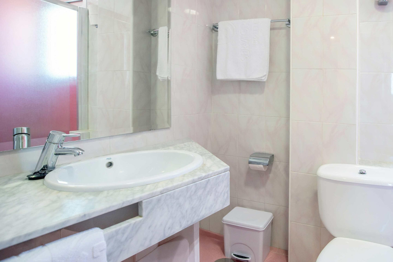 Bathroom 4, Hotel Servigroup Orange, Alicante
