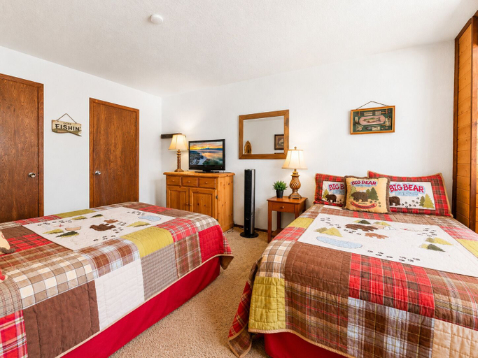 Bedroom 2, Mama Bear's Cottage, San Bernardino