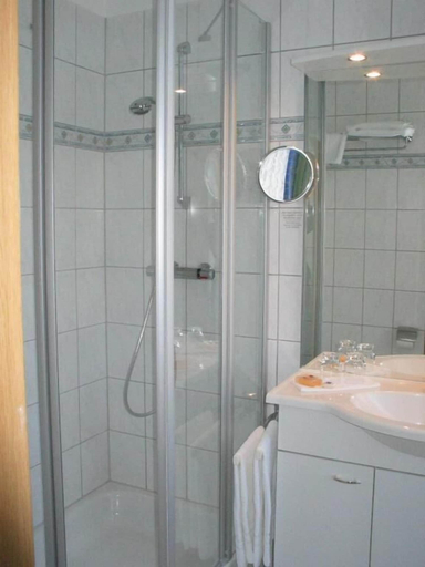 Bathroom 3, Hotel Winzerverein, Bernkastel-Wittlich