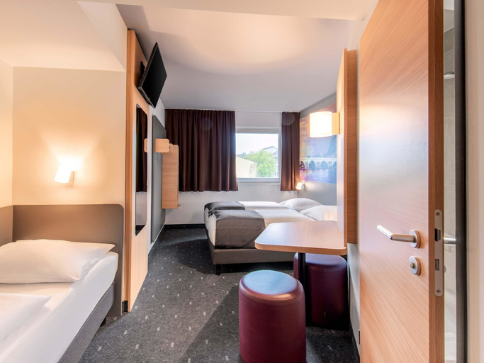 Bedroom 4, B&B HOTEL Regensburg-City, Regensburg