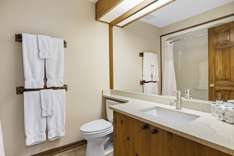 Bathroom 3, Paradise Lodge & Bungalows, Division No. 15
