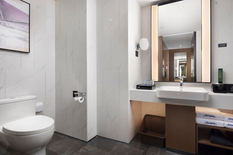 Bathroom 5, Hampton by Hilton Fuzhou Software Park, Fuzhou