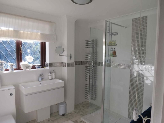 Bathroom 4, Beechwood B&B, East Sussex