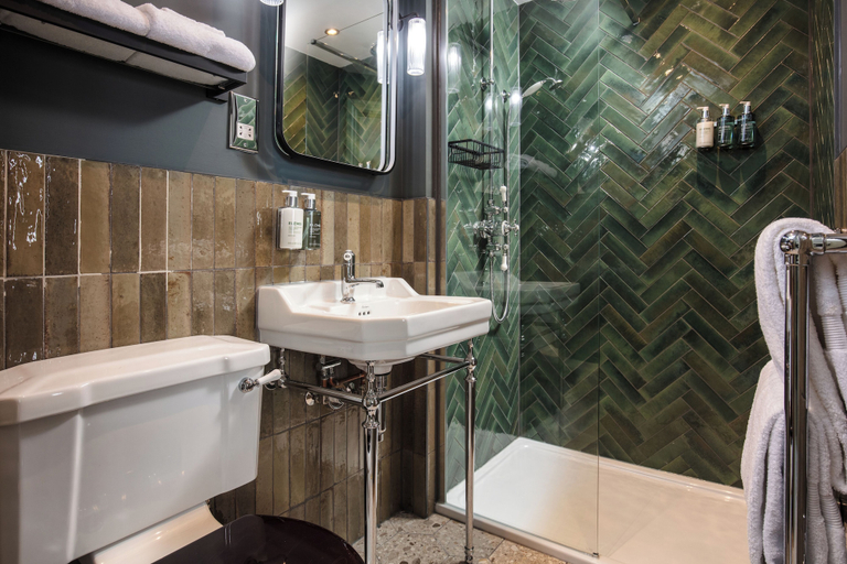 Bathroom 4, Pier House, Cornwall