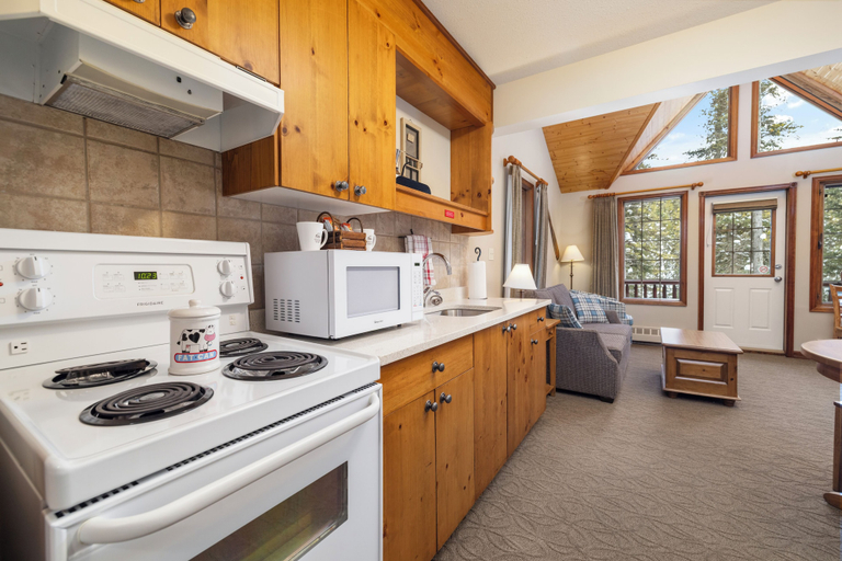 Others 5, Paradise Lodge & Bungalows, Division No. 15