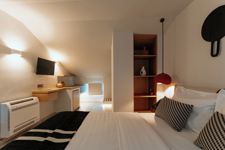 Room 3, Aktaion Signature Suites, Attica