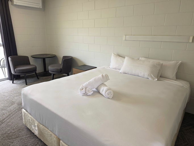 Bedroom 3, The Park Motel, Charters Towers
